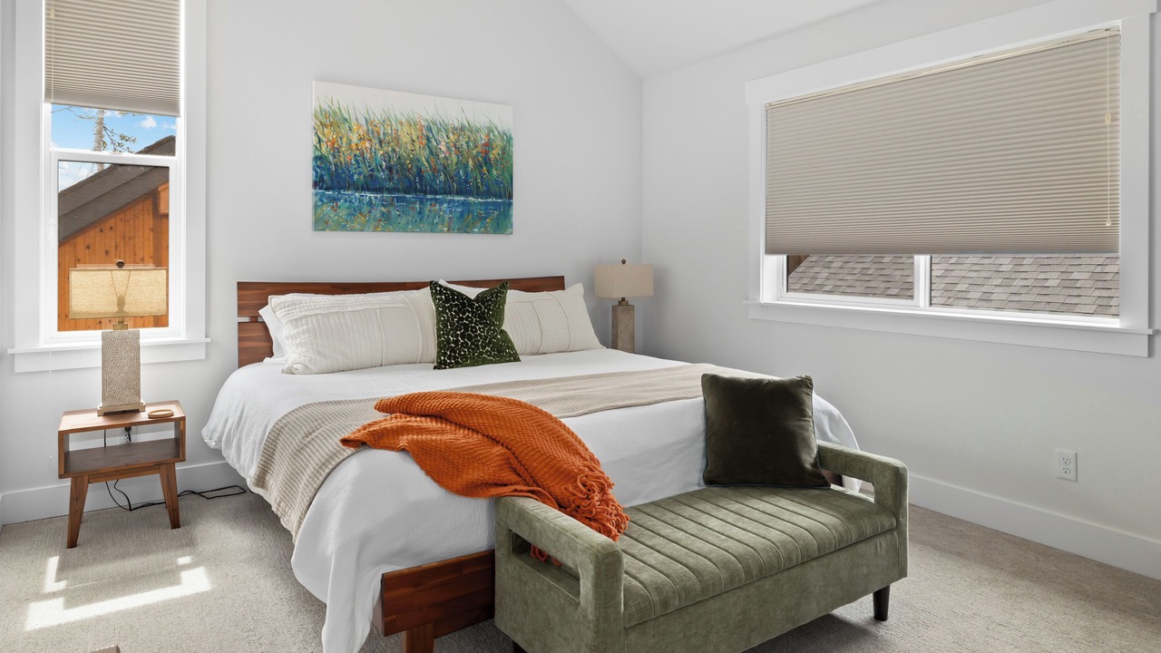 Photo of Bedroom in Roslyn