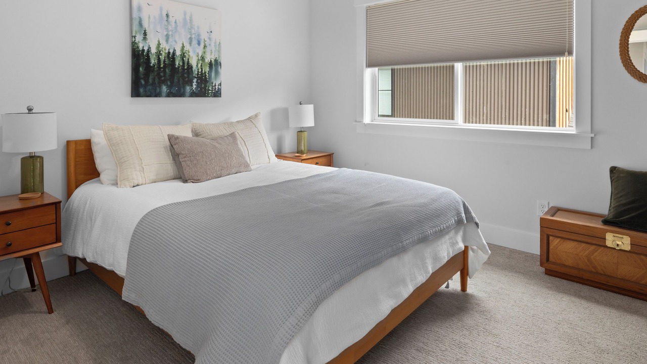 Photo of Bedroom in Roslyn