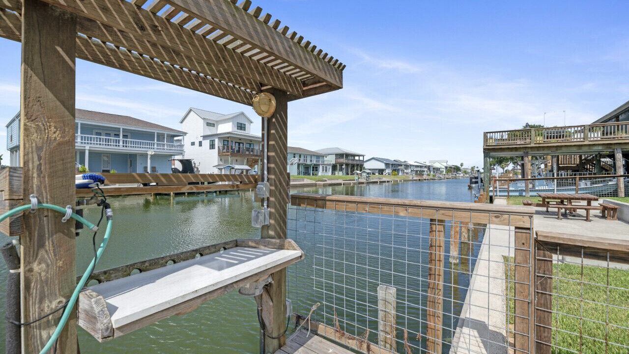 Photo of Outdoor in City-by-the Sea