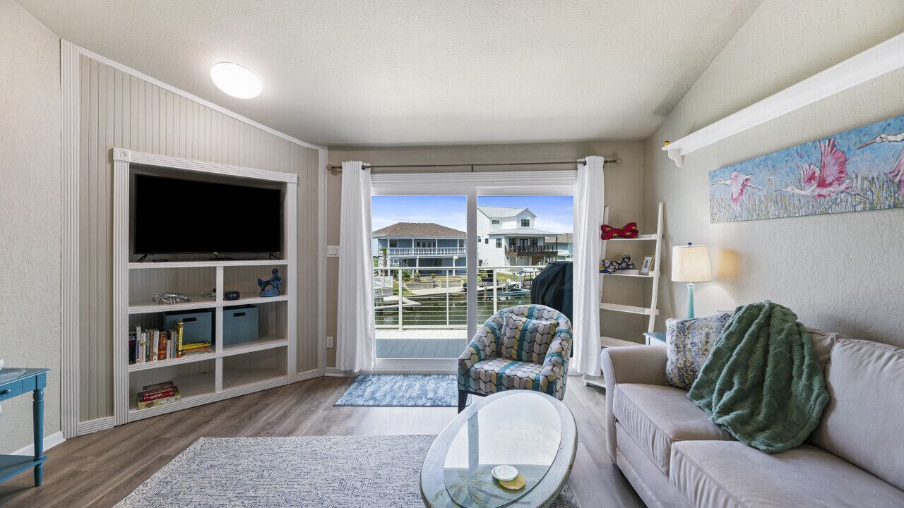 Photo of Livingroom in City-by-the Sea