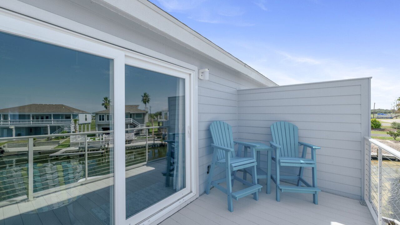 Photo of Patio Balcony in City-by-the Sea