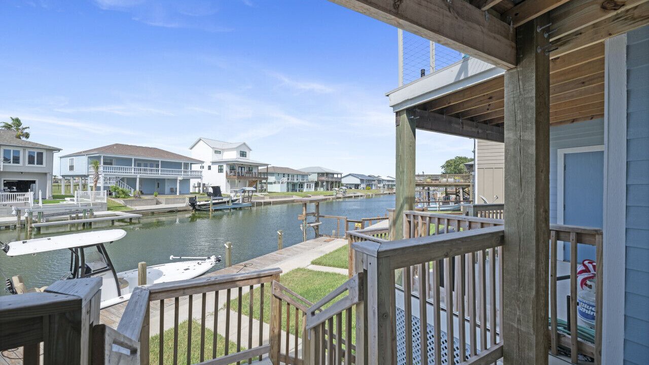 Photo of Patio Balcony in City-by-the Sea