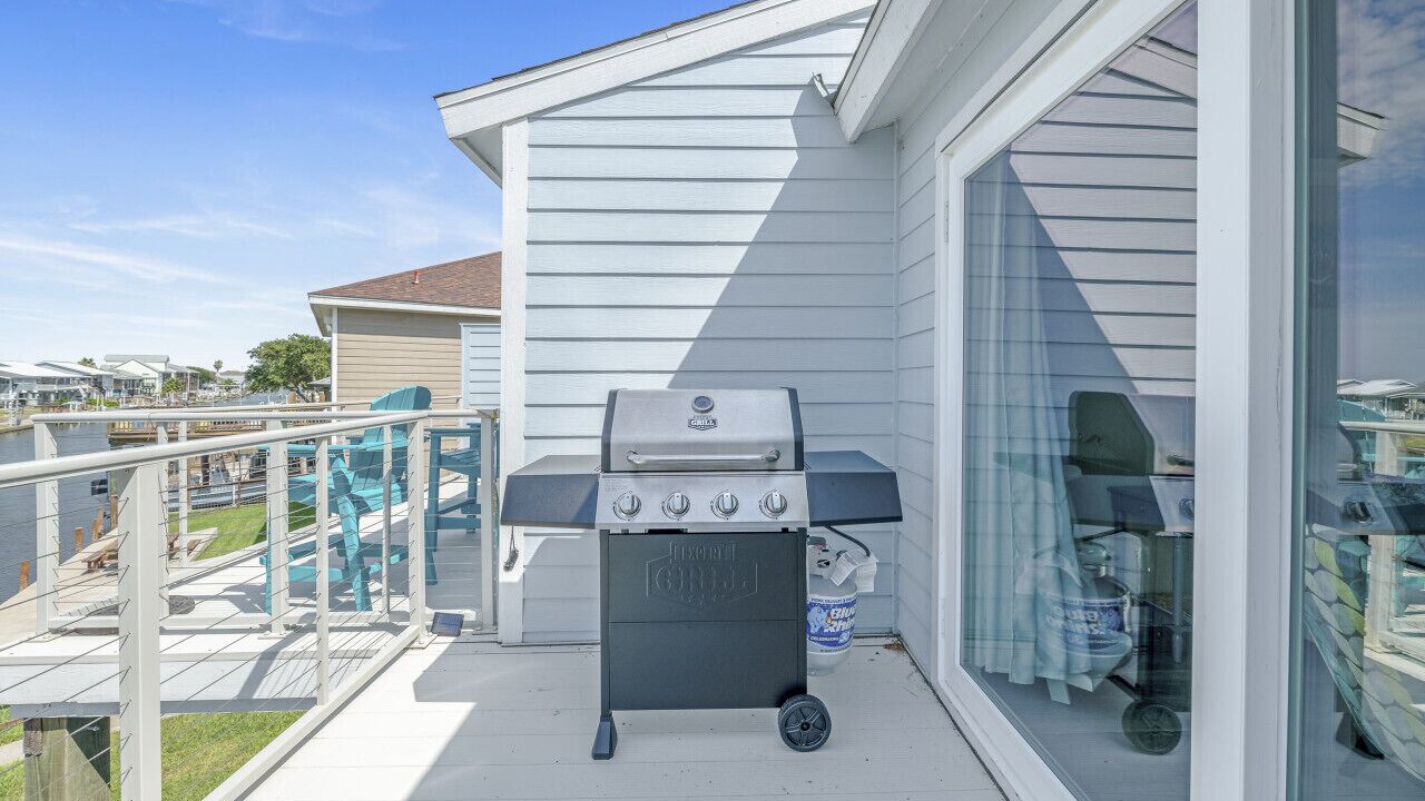 Photo of Patio Balcony in City-by-the Sea