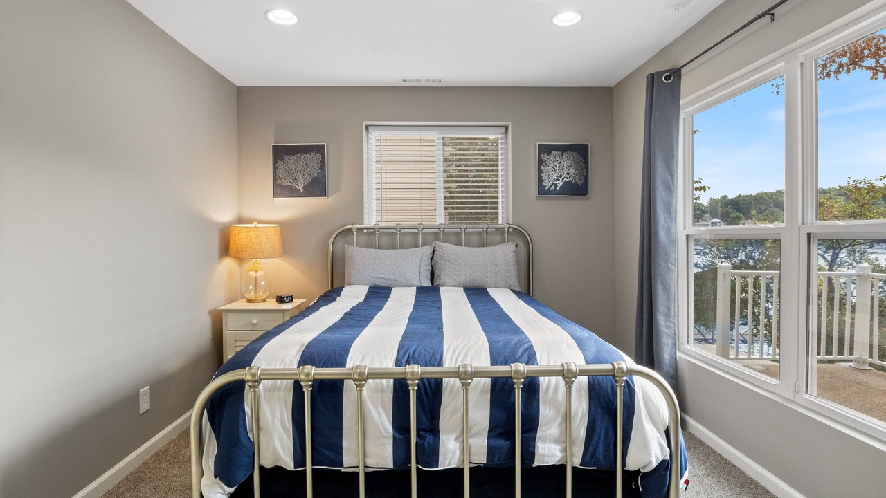 Photo of Bedroom in Linn Creek