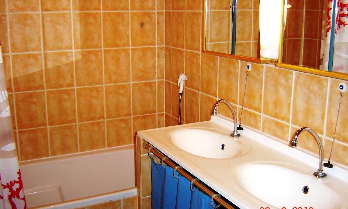 Photo of Bathroom in Saint-Pierre-de-Genebroz