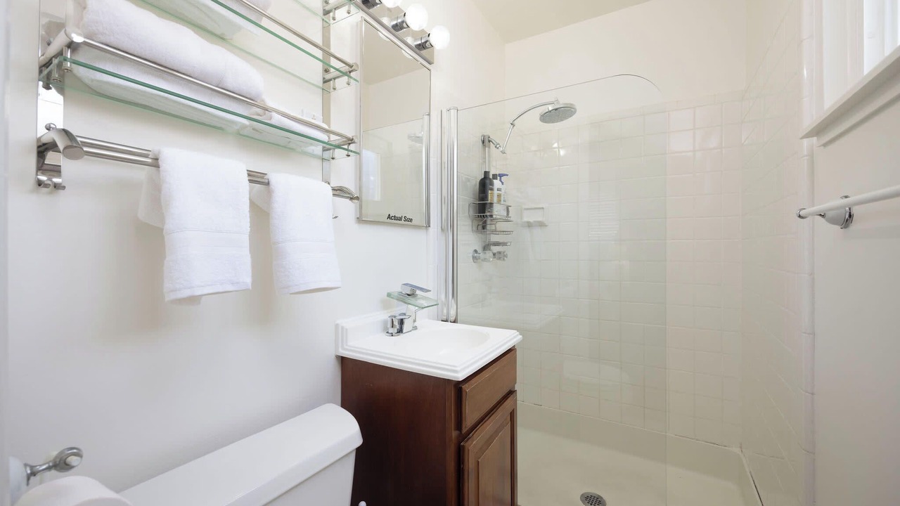 Photo of Bathroom in Linda Mar