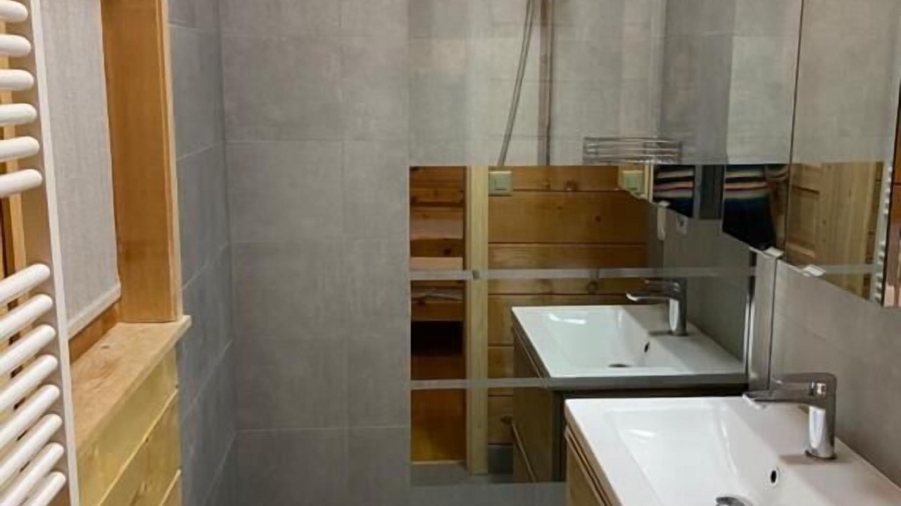 Photo of Bathroom in Vex