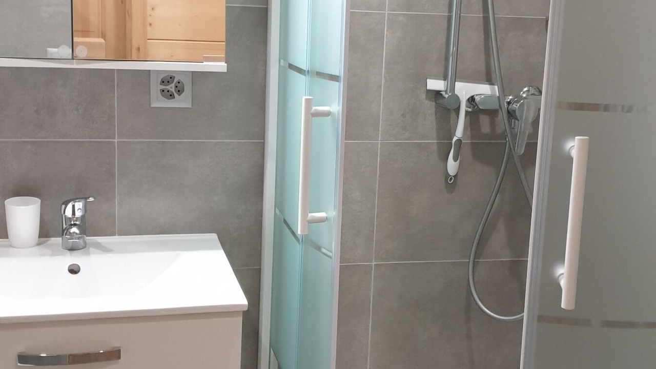 Photo of Bathroom in Vex