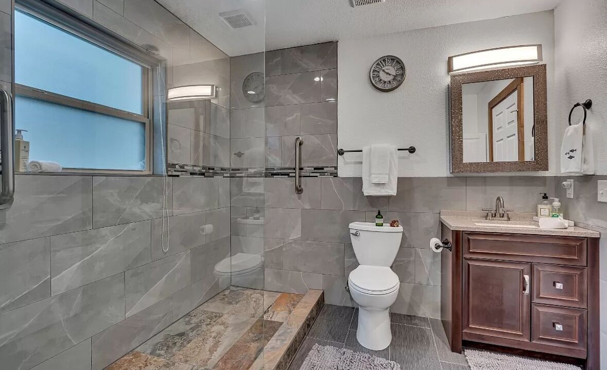 Photo of Bathroom in Pottsboro