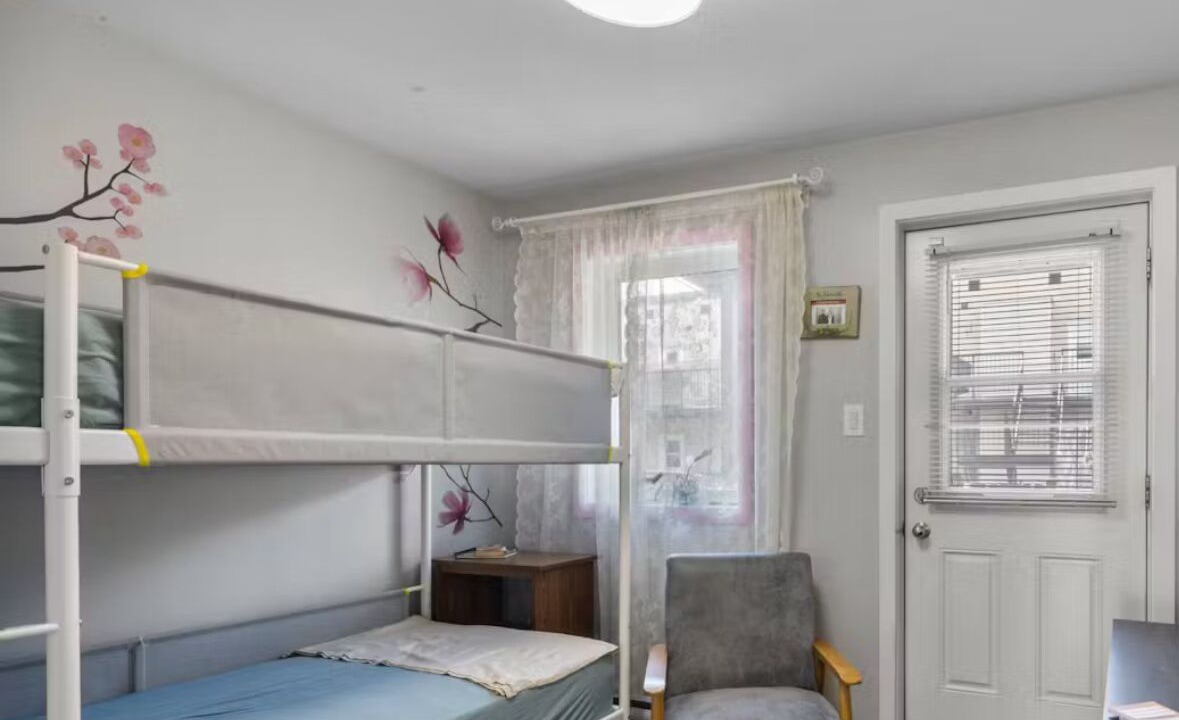 Photo of Bedroom in Francois-Perrault