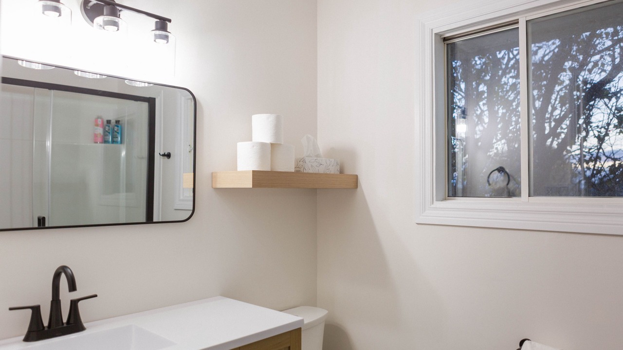 Photo of Bathroom in Waupoos