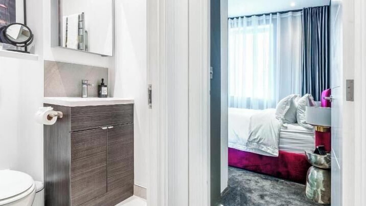 Photo of Bathroom in Harlington