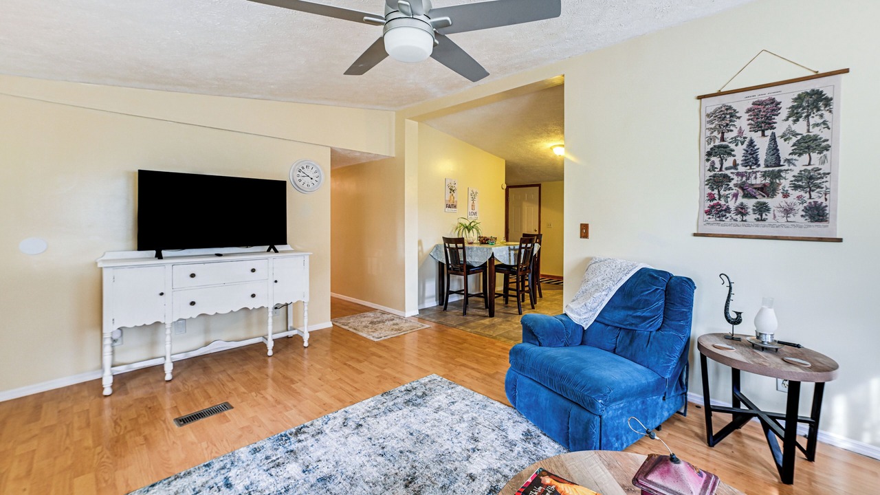 Photo of Livingroom in McEwen