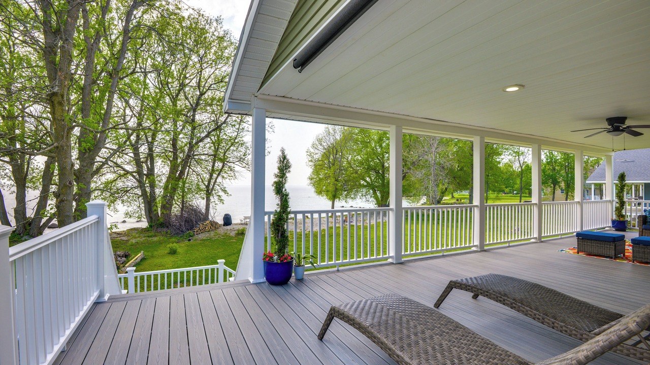 Photo of Patio Balcony in Three Mile Bay