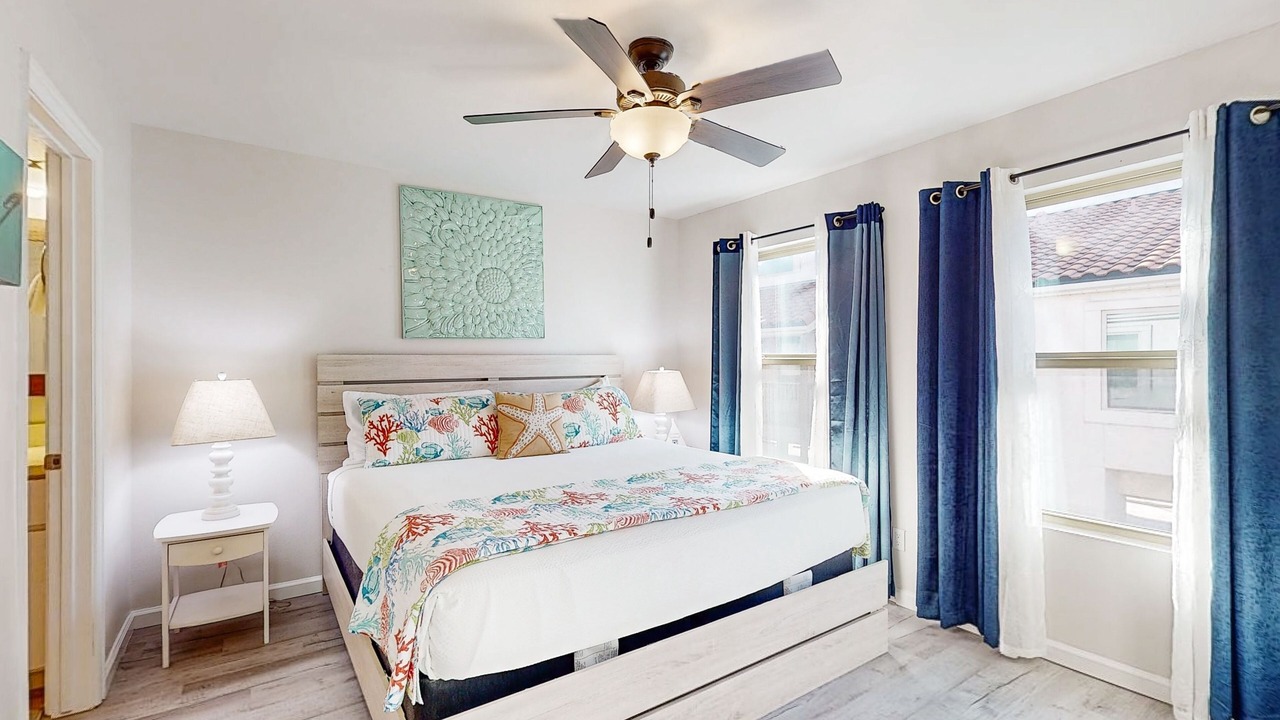 Photo of Bedroom in Harbor Oaks