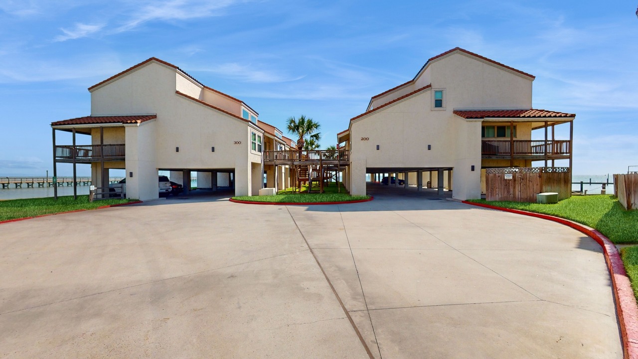 Photo of Outdoor in Harbor Oaks