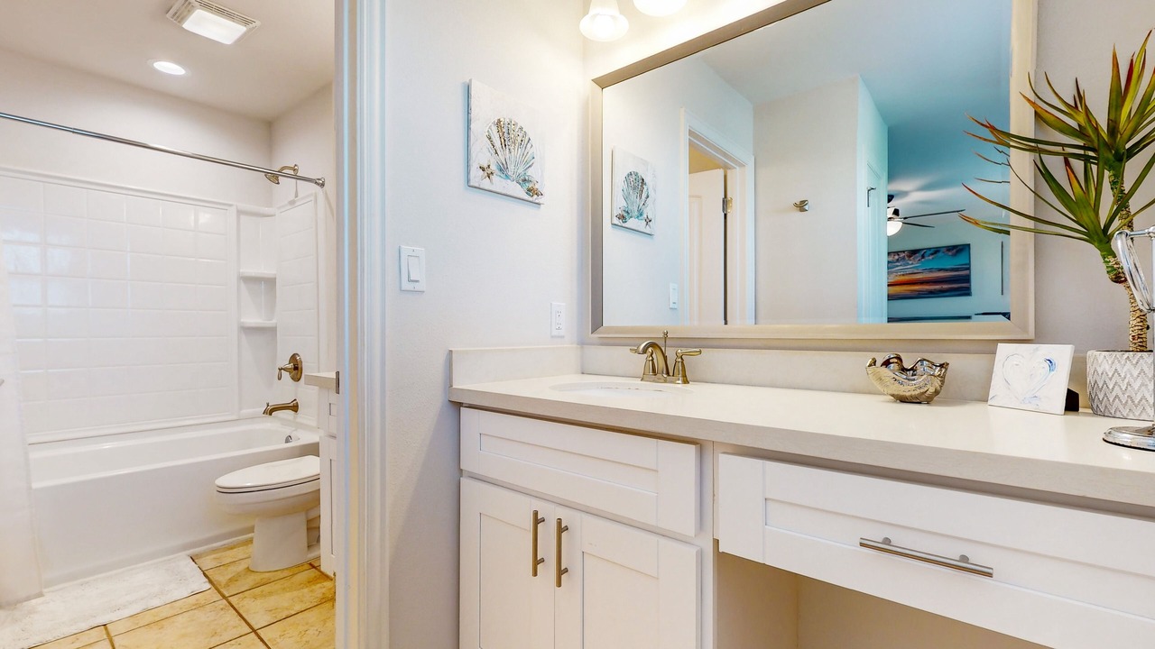 Photo of Bathroom in Harbor Oaks