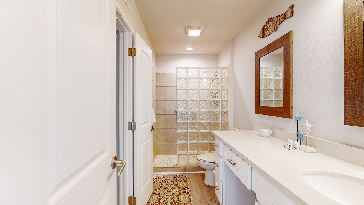 Photo of Bathroom in Harbor Oaks