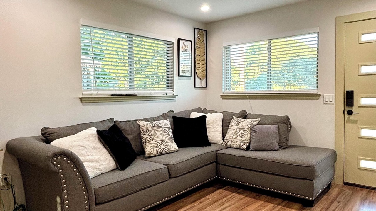 Photo of Livingroom in Georgian Acres