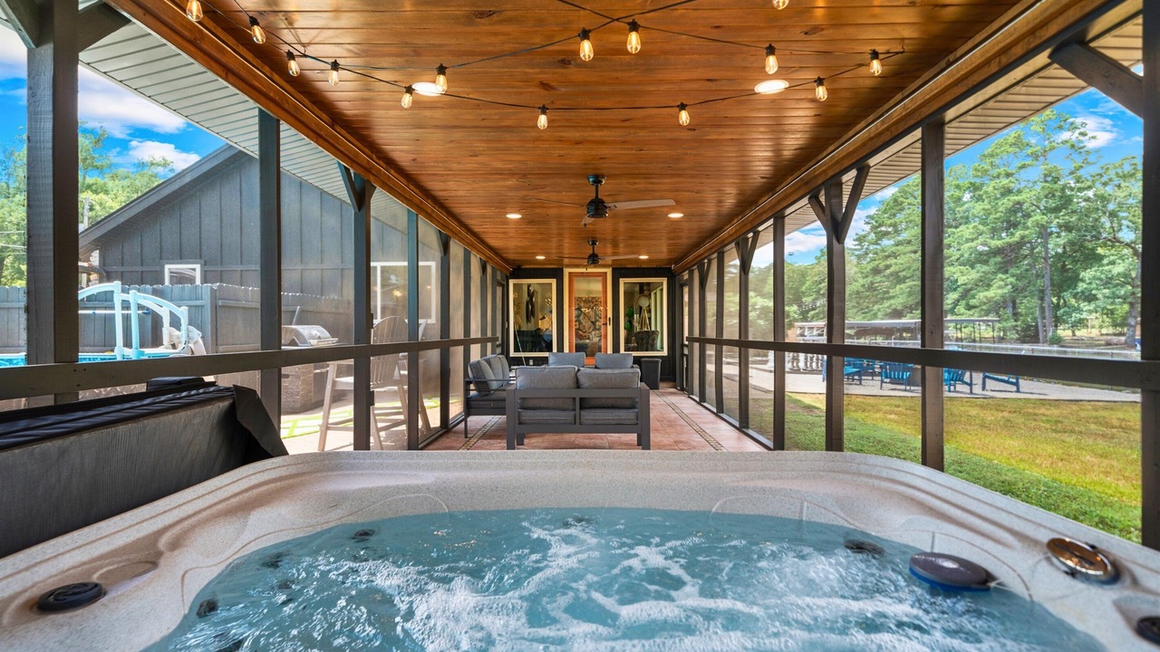 Photo of Bedroom in Lake Hamilton