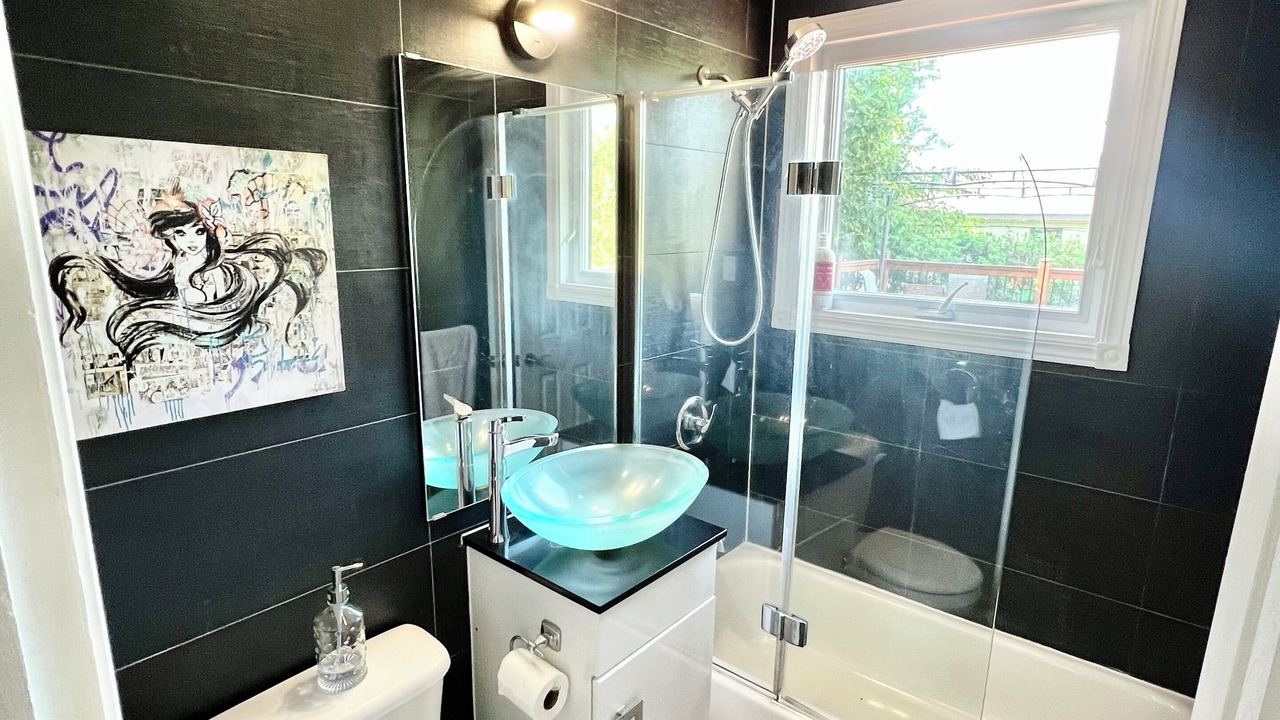 Photo of Bathroom in Laval