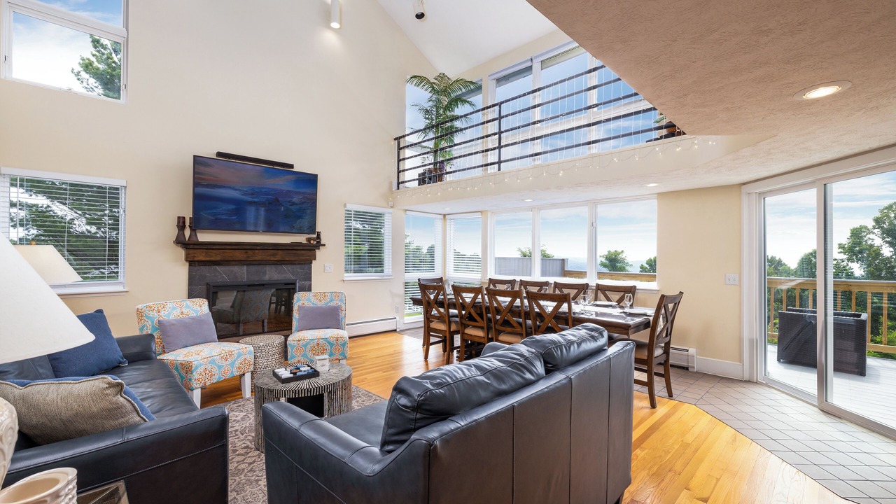 Photo of Livingroom in Dan River