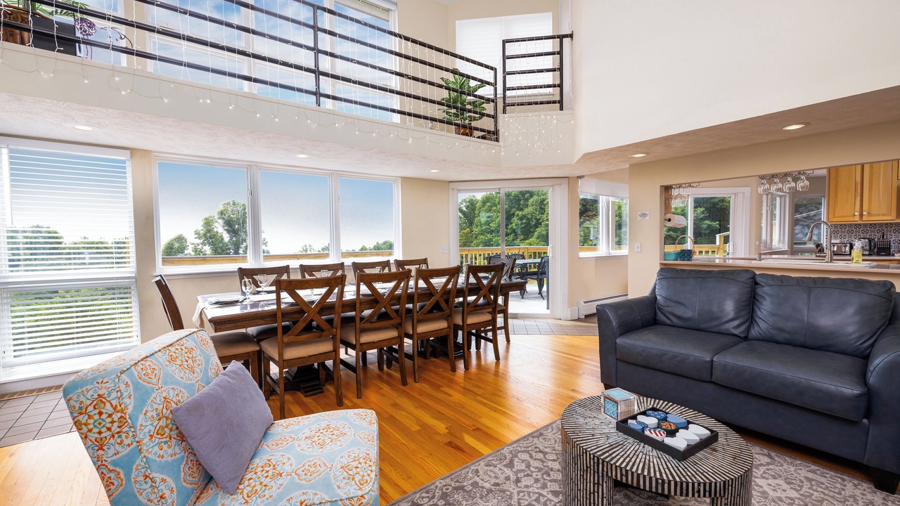 Photo of Livingroom in Dan River