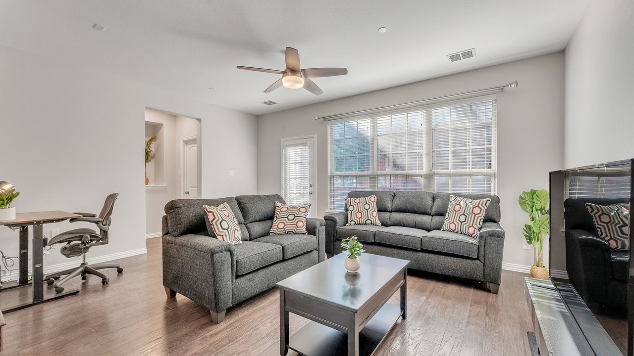 Photo of Livingroom in Las Colinas