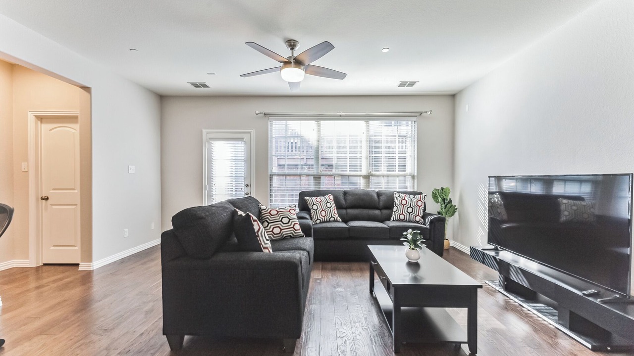 Photo of Livingroom in Las Colinas