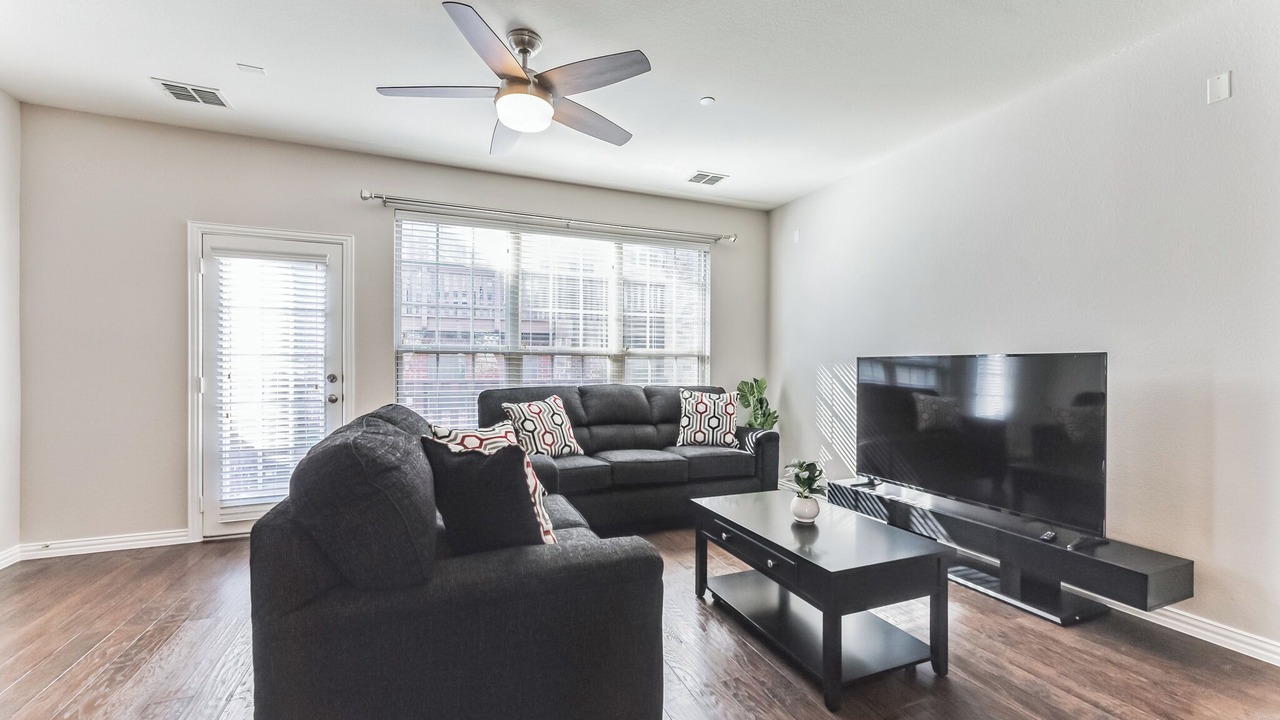 Photo of Livingroom in Las Colinas
