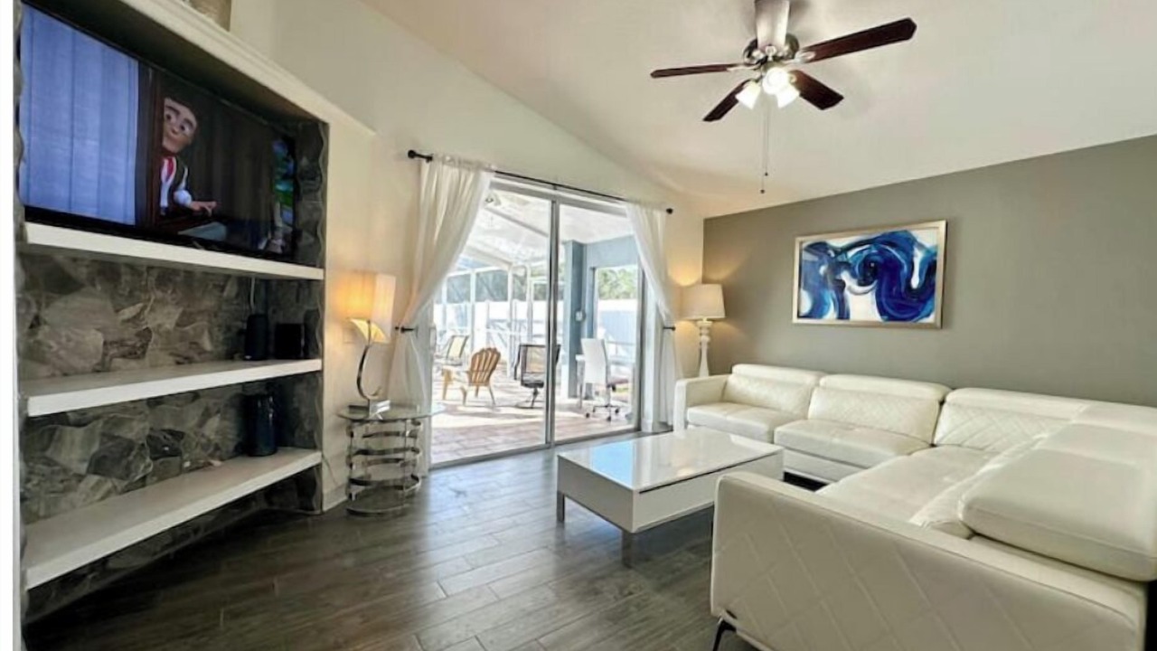 Photo of Livingroom in Eagle Pointe South