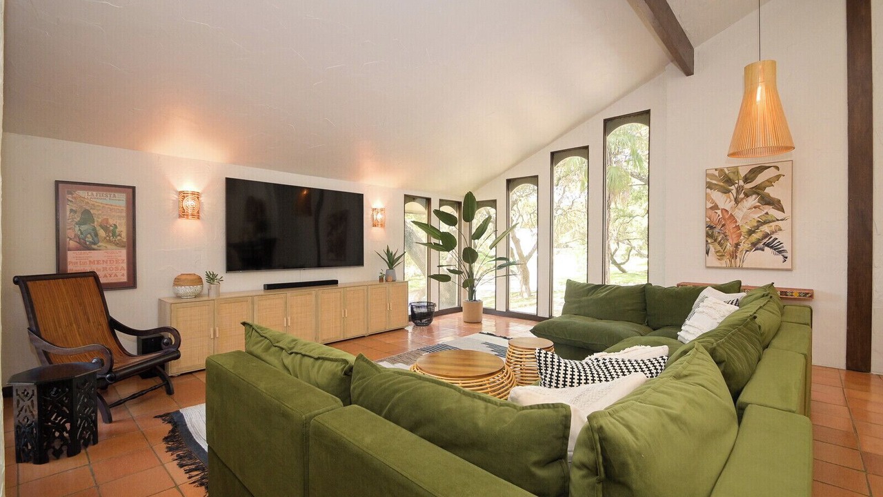Photo of Livingroom in Medical Center District