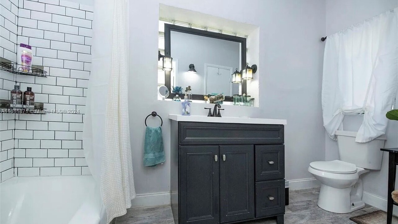 Photo of Bathroom in Poinciana Park