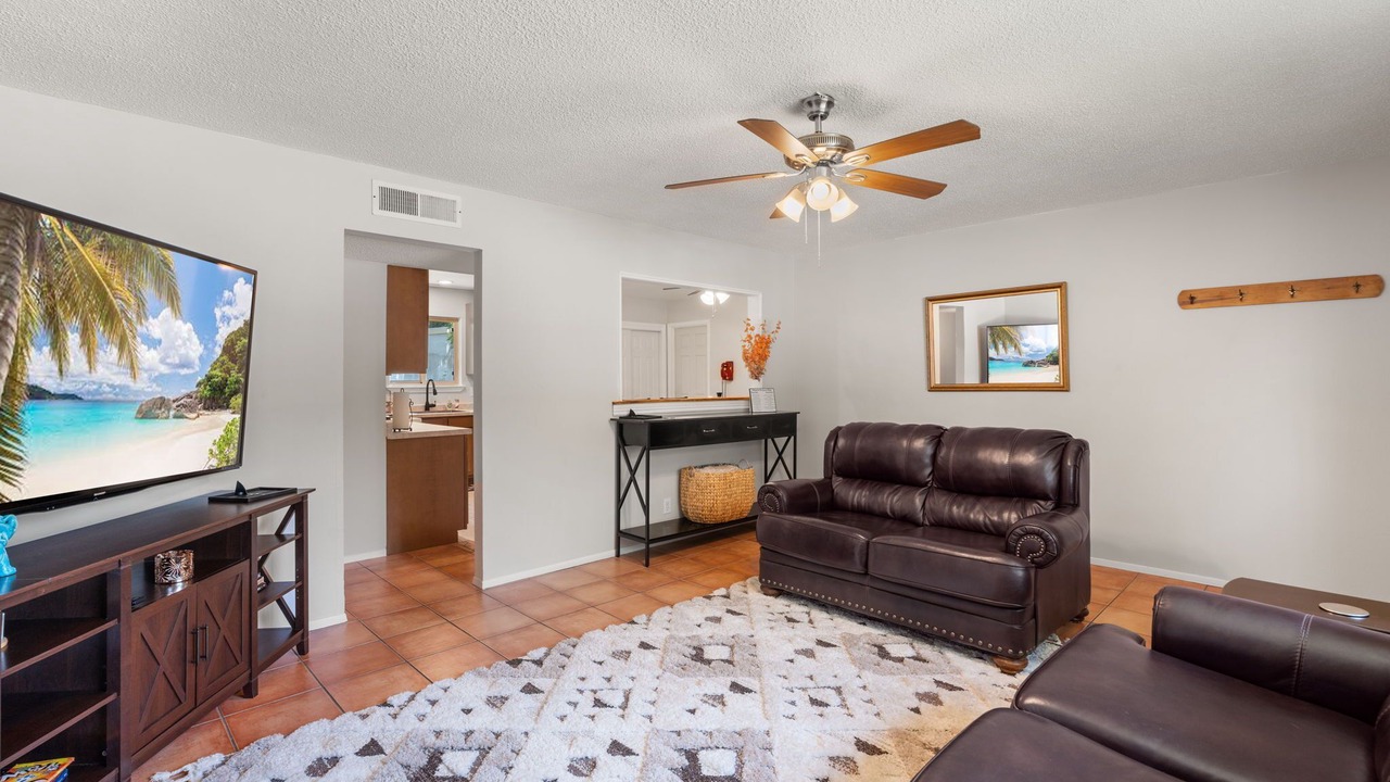 Photo of Livingroom in Pat Hurley
