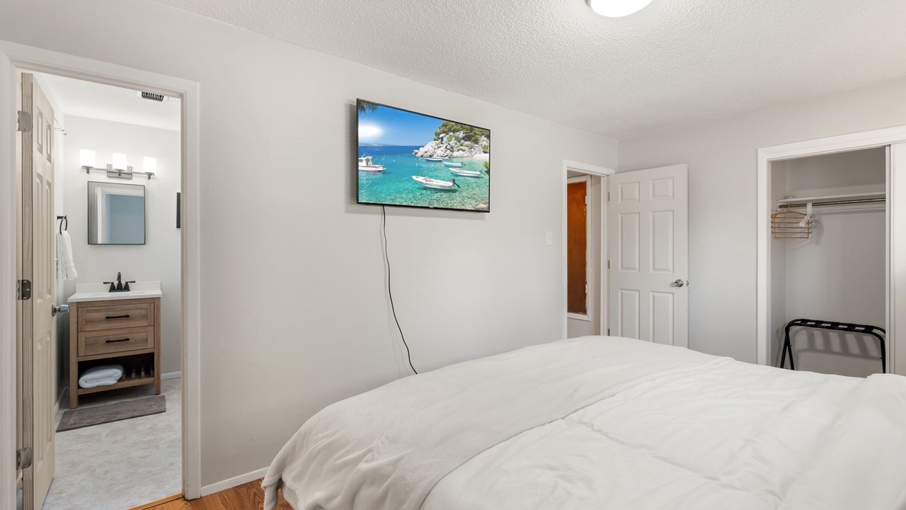 Photo of Bedroom in Pat Hurley