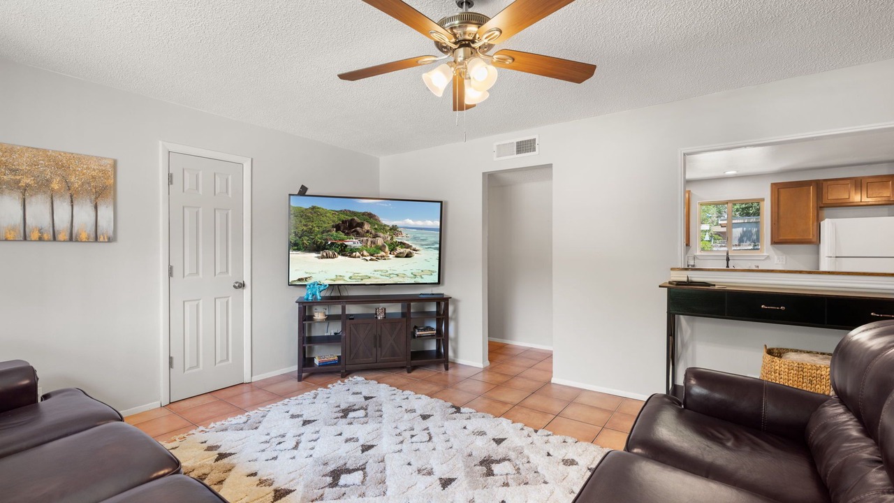 Photo of Livingroom in Pat Hurley