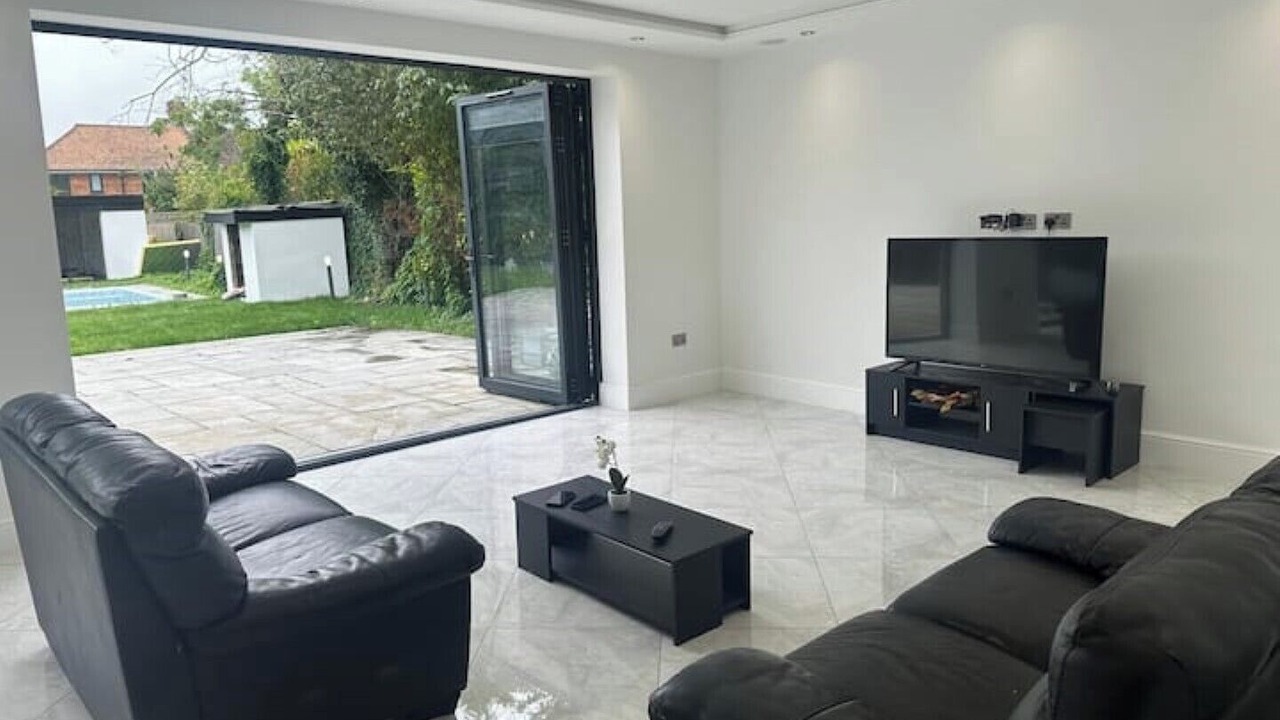 Photo of Livingroom in Aldershot