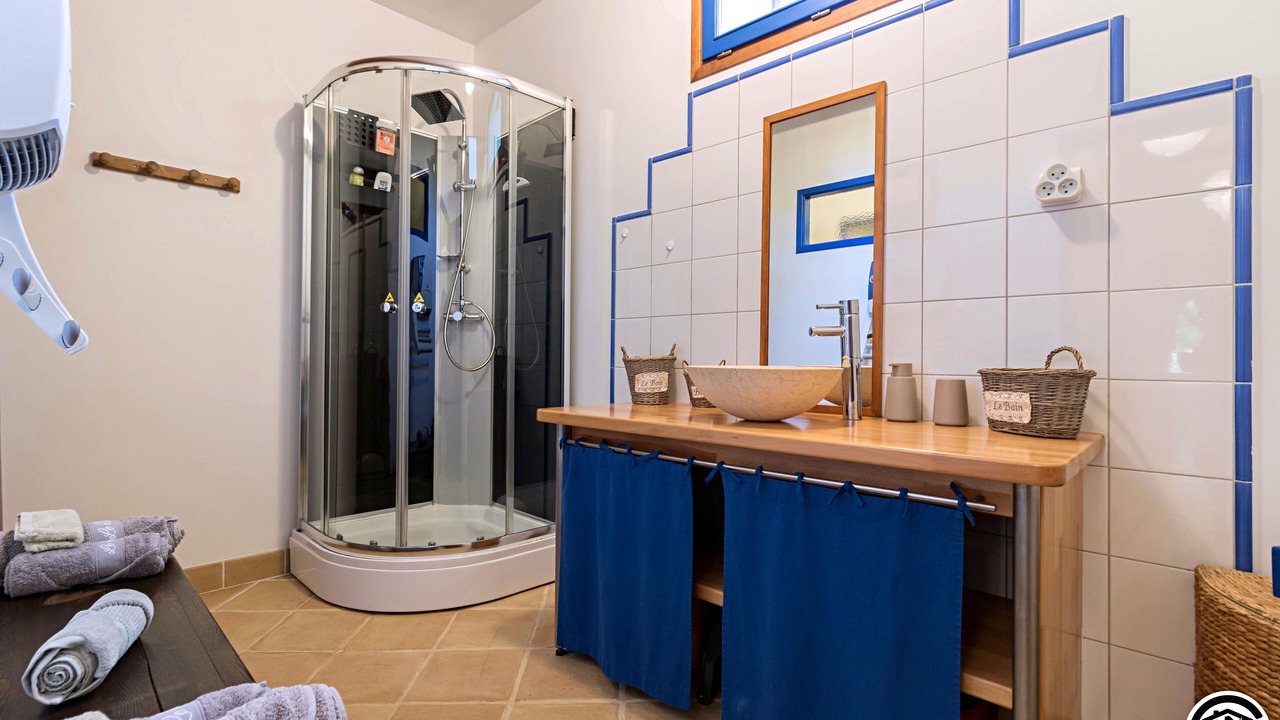 Photo of Bathroom in Calmont
