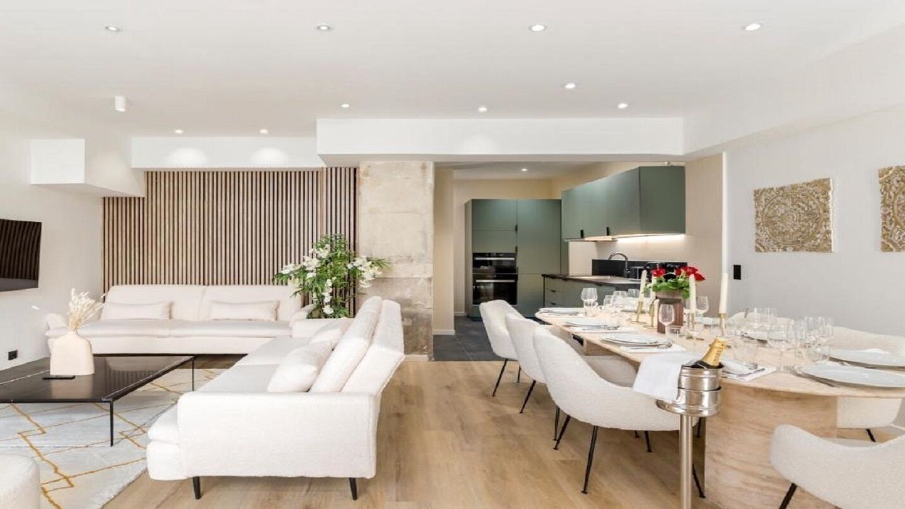 Photo of Livingroom in Champs-Elysees