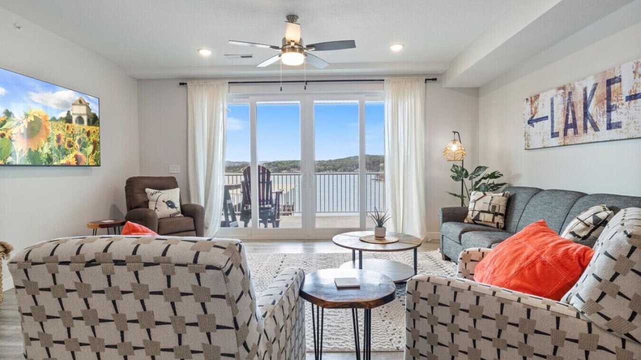 Photo of Livingroom in Camdenton