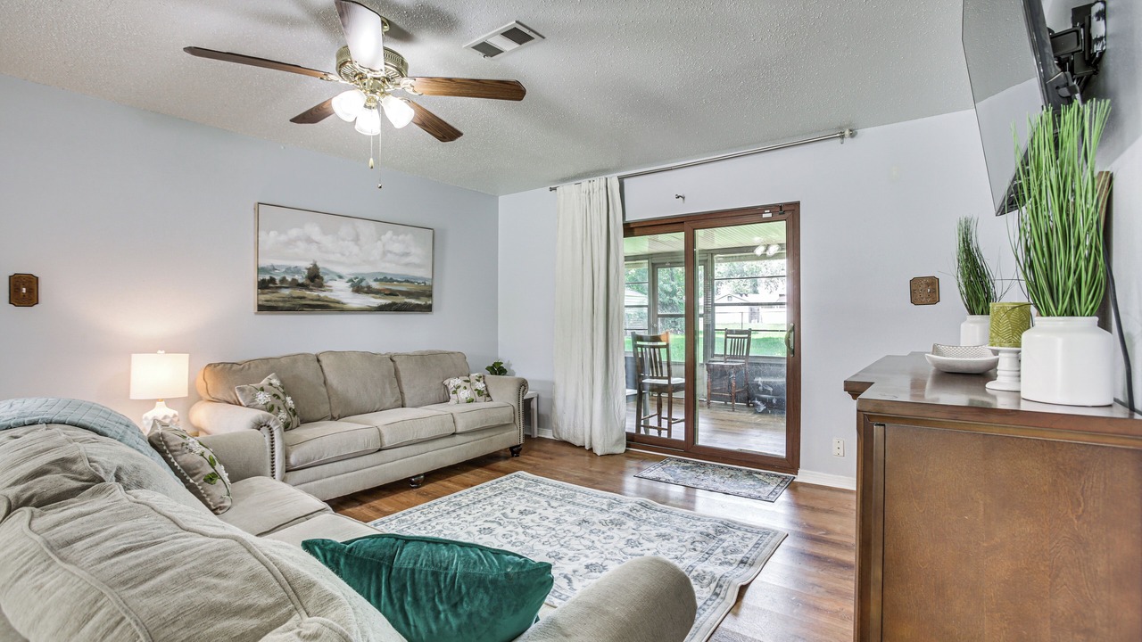 Photo of Livingroom in LaPlace