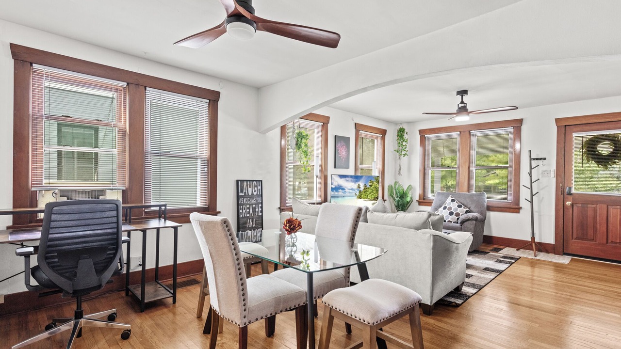 Photo of Livingroom in Englewood