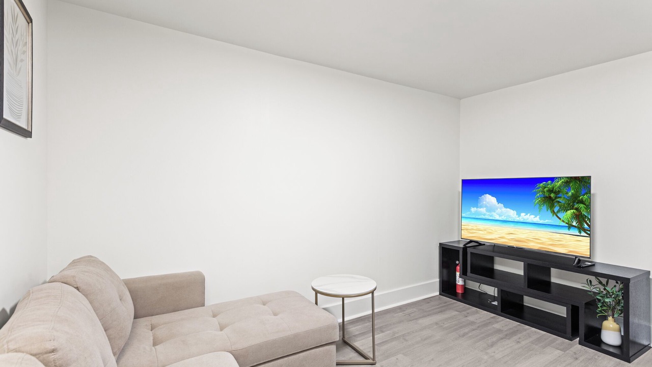 Photo of Livingroom in Englewood