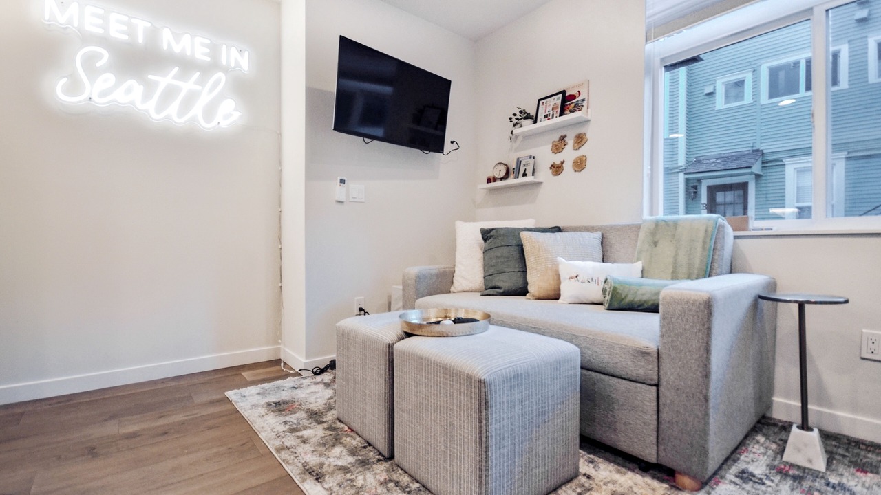 Photo of Livingroom in East Queen Anne