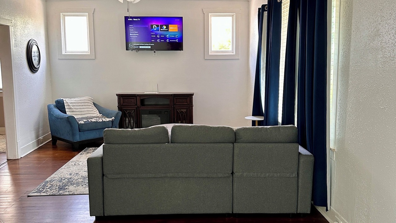 Photo of Livingroom in Mahncke Park