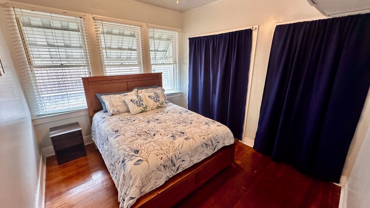 Photo of Bedroom in Mahncke Park