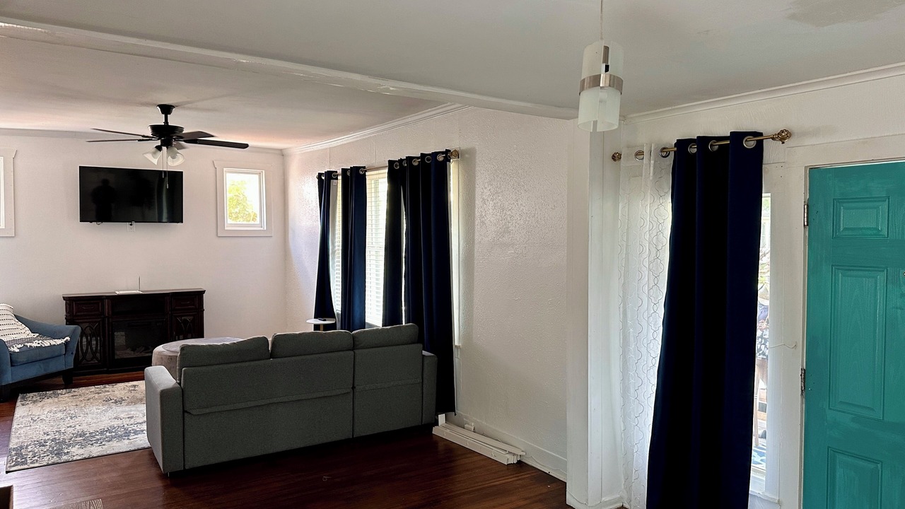 Photo of Livingroom in Mahncke Park
