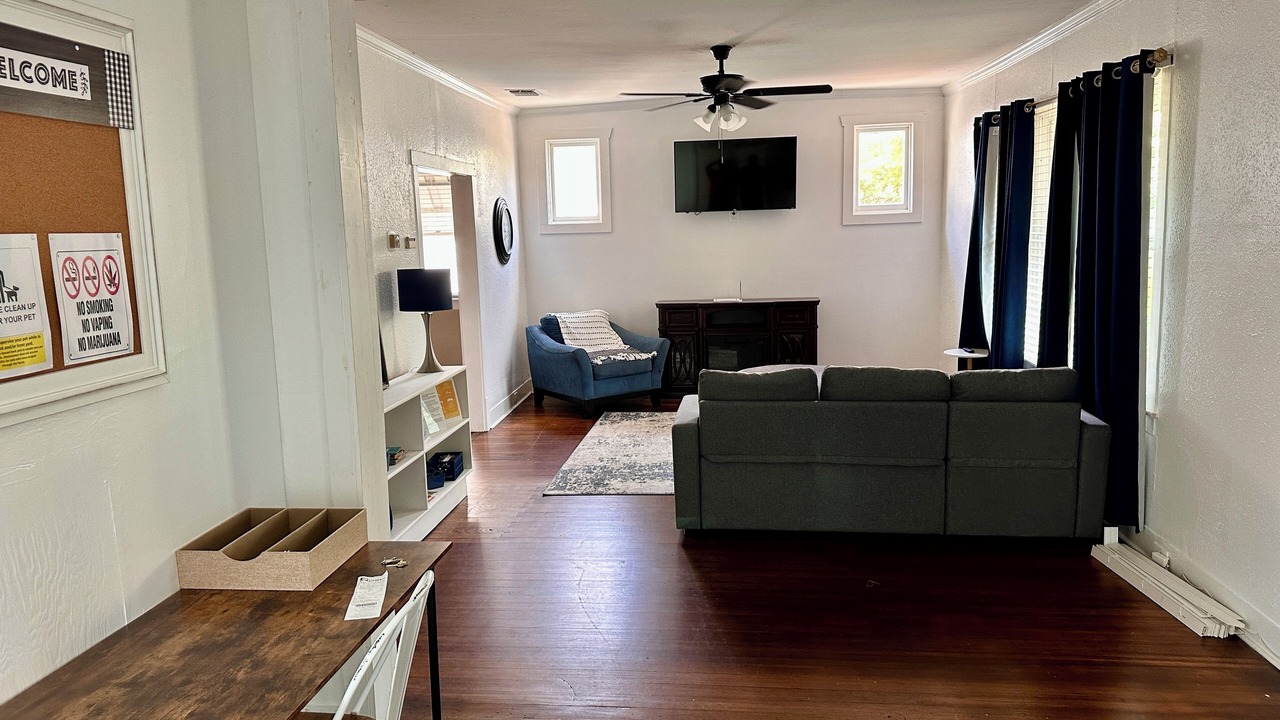 Photo of Livingroom in Mahncke Park
