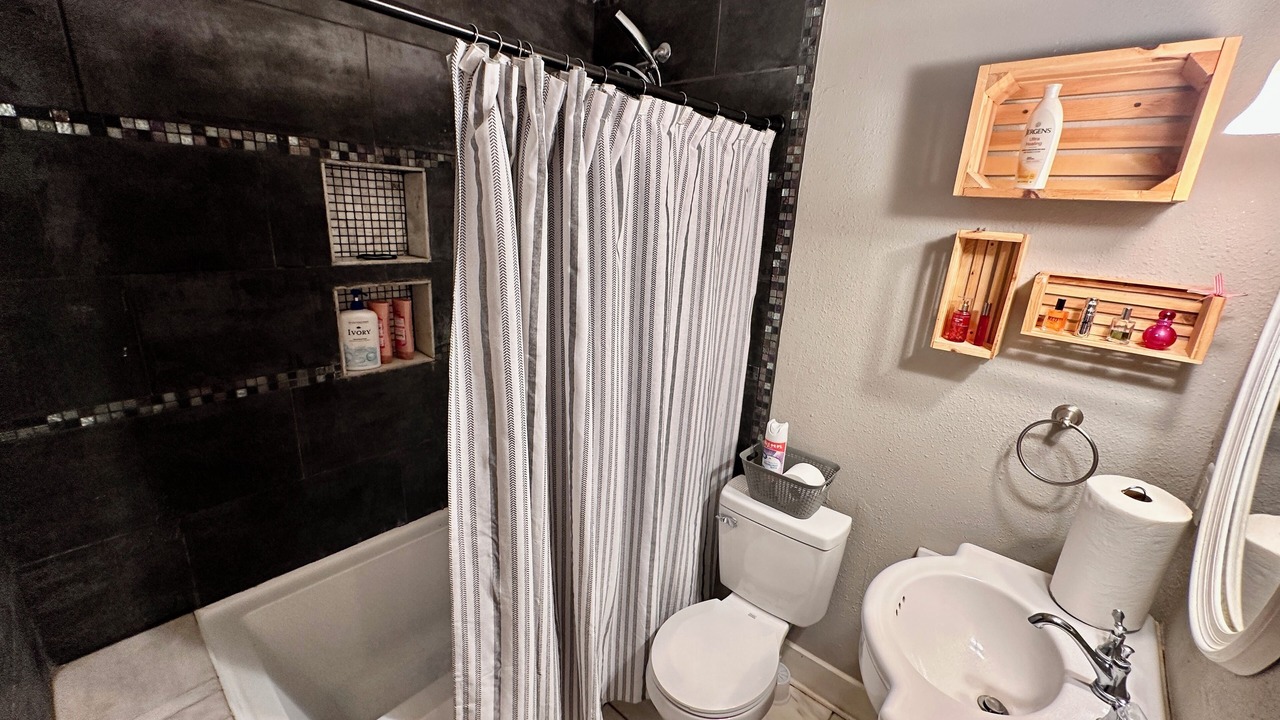 Photo of Bathroom in Mahncke Park