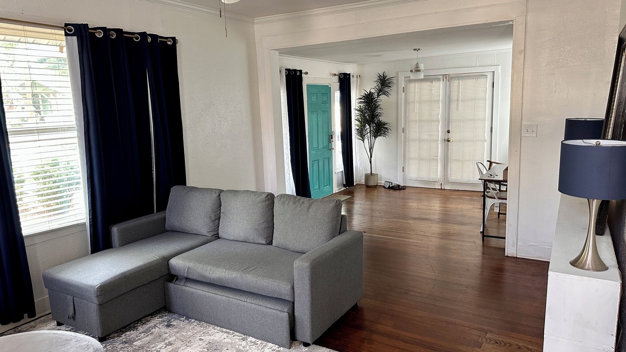 Photo of Livingroom in Mahncke Park